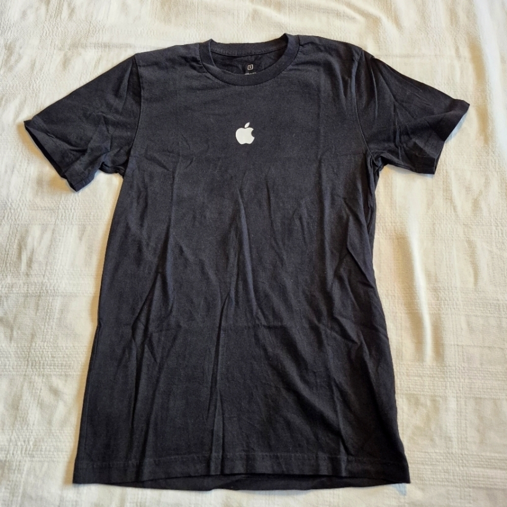 Apple logo men's Small short sleeve black shirt EUC
